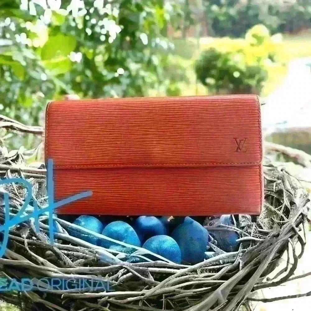 Authentic LV epi leather tresor wallet- comes with authenticity certificate- TLC